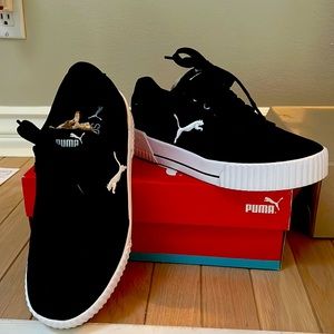 Puma soft foam lace up sneakers. Never been worn